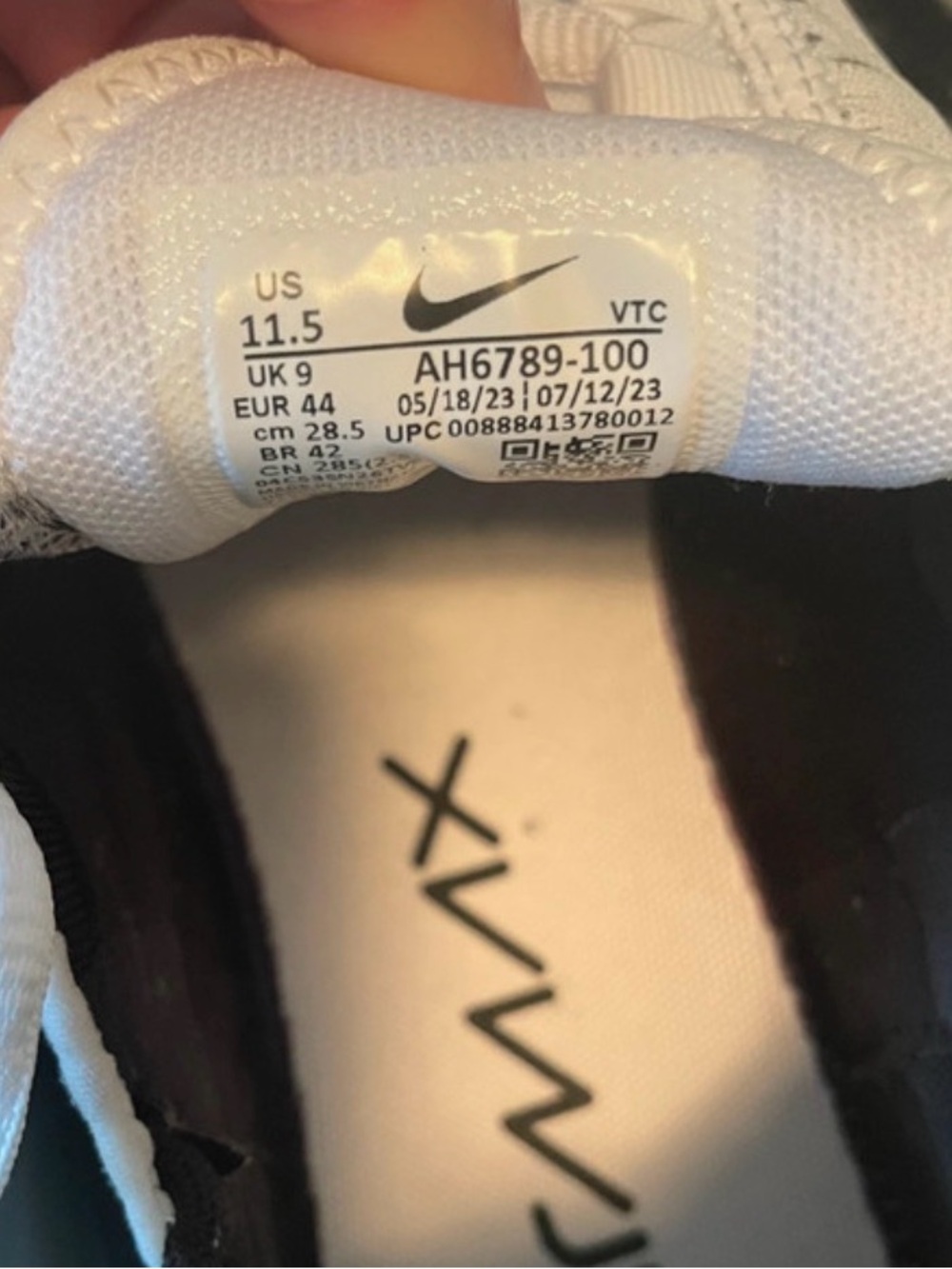 White Nike Air Max 270 Sneakers /Size 11.5 / Like New - Picture 8 of 10